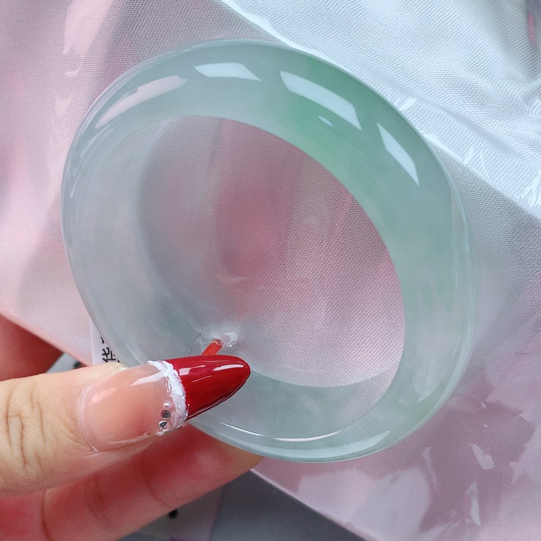 翡翠手镯未镶嵌52轮胎