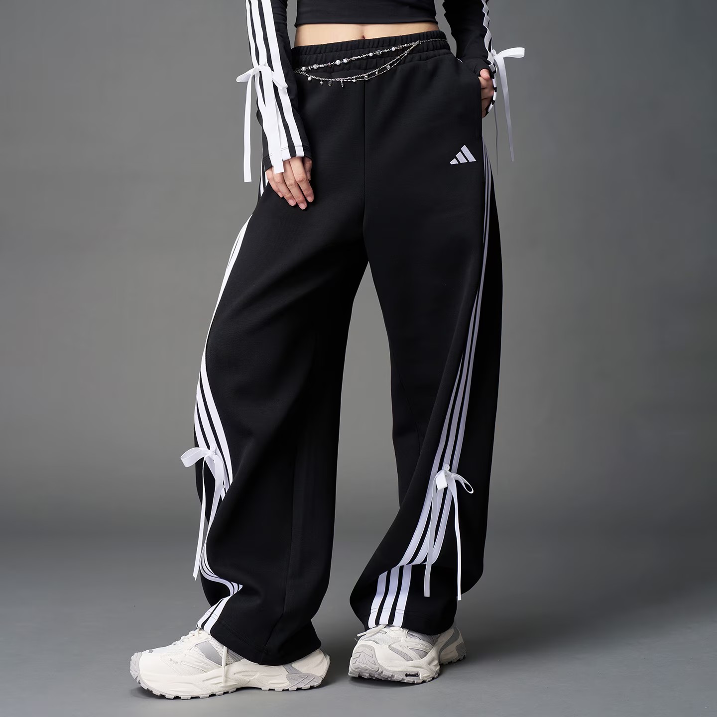adidas/阿迪达斯女款秋冬新款宽松舒适裤扭扭裤 KG3855