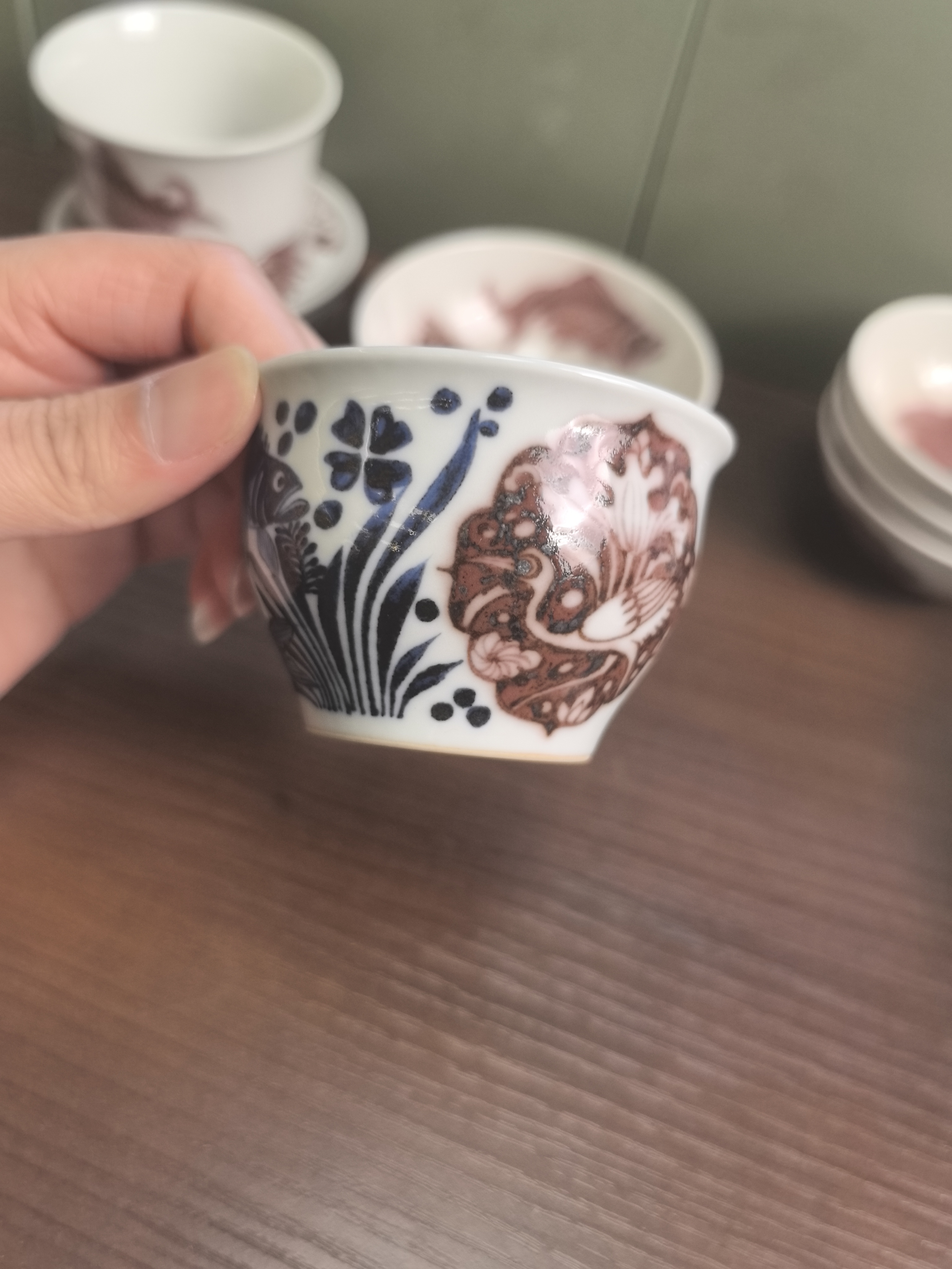 开元鱼路釉里红鼓肚杯