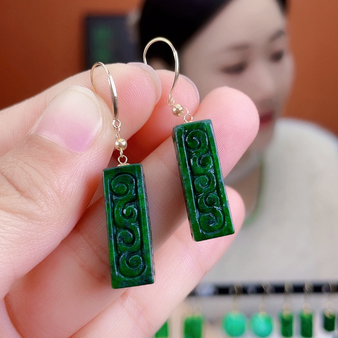 翡翠18K金镶嵌耳饰