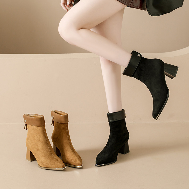 高跟马丁靴女款2025新款秋冬英伦风金属尖头瘦瘦靴粗跟巨好看短靴