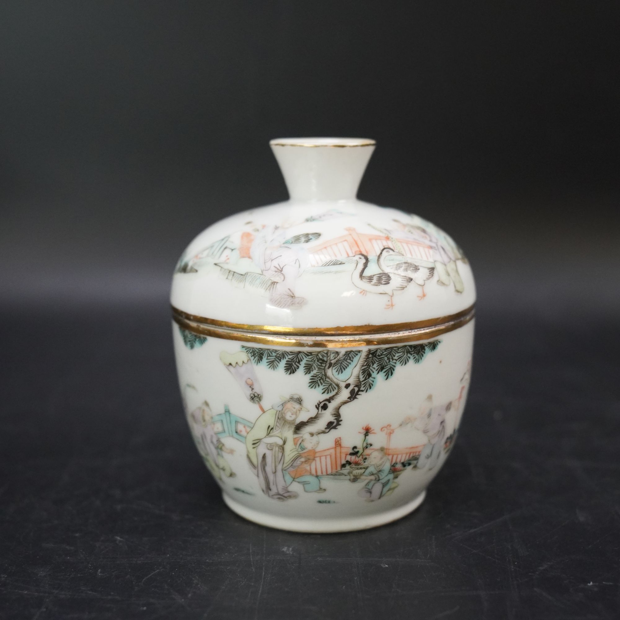 Lot.25110143民国粉彩人物故事盖缸 高：约12.4cm