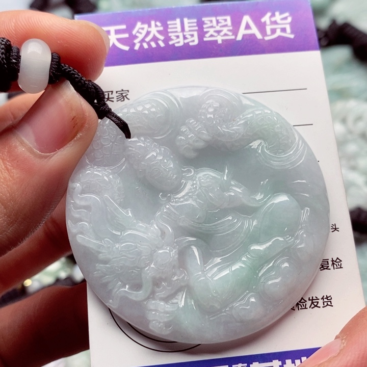 翡翠挂件未镶嵌翡翠