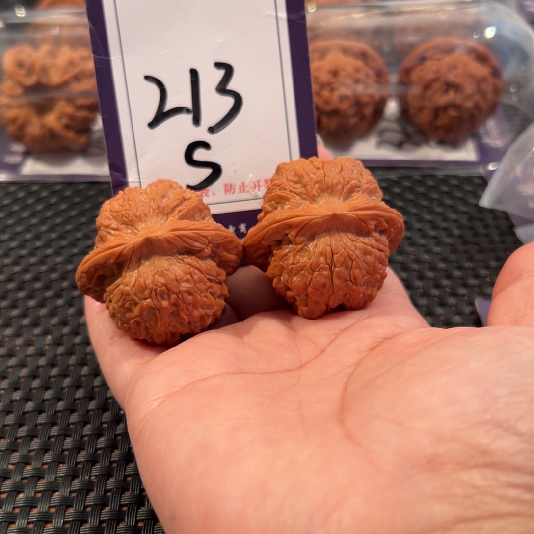 明***好文玩核桃把件213号血麒麟