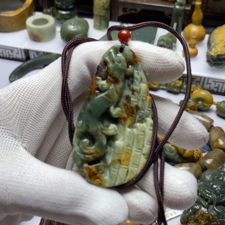 岫岩河磨玉（透闪石质玉）挂件未镶嵌