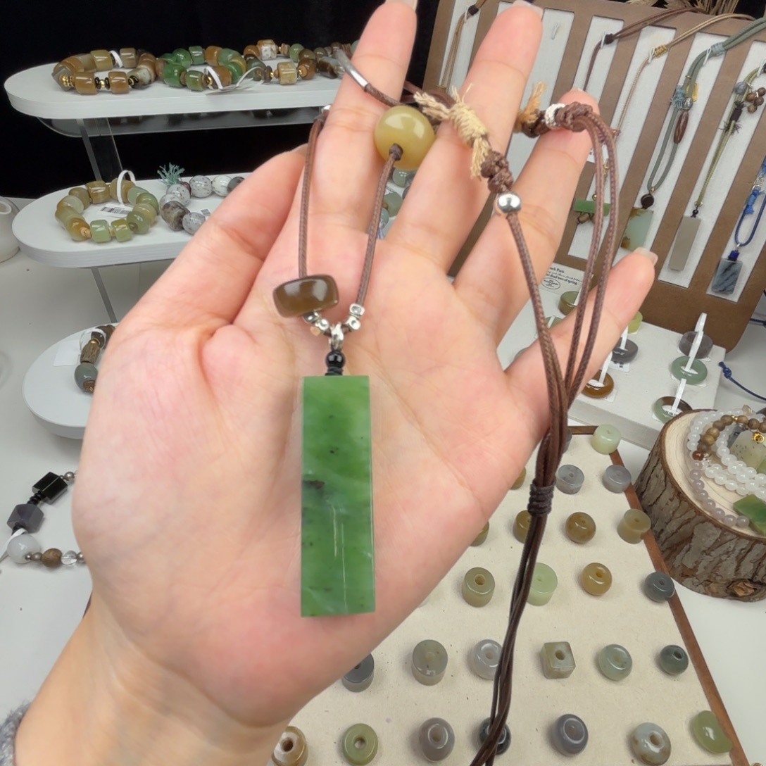 D***。和田玉（糖玉）未镶嵌手链