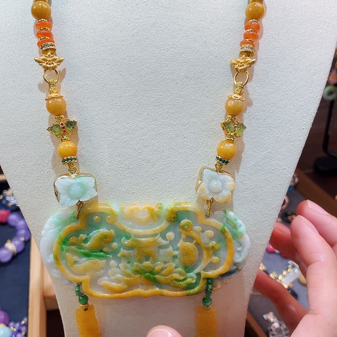 翡翠颈饰未镶嵌翡翠