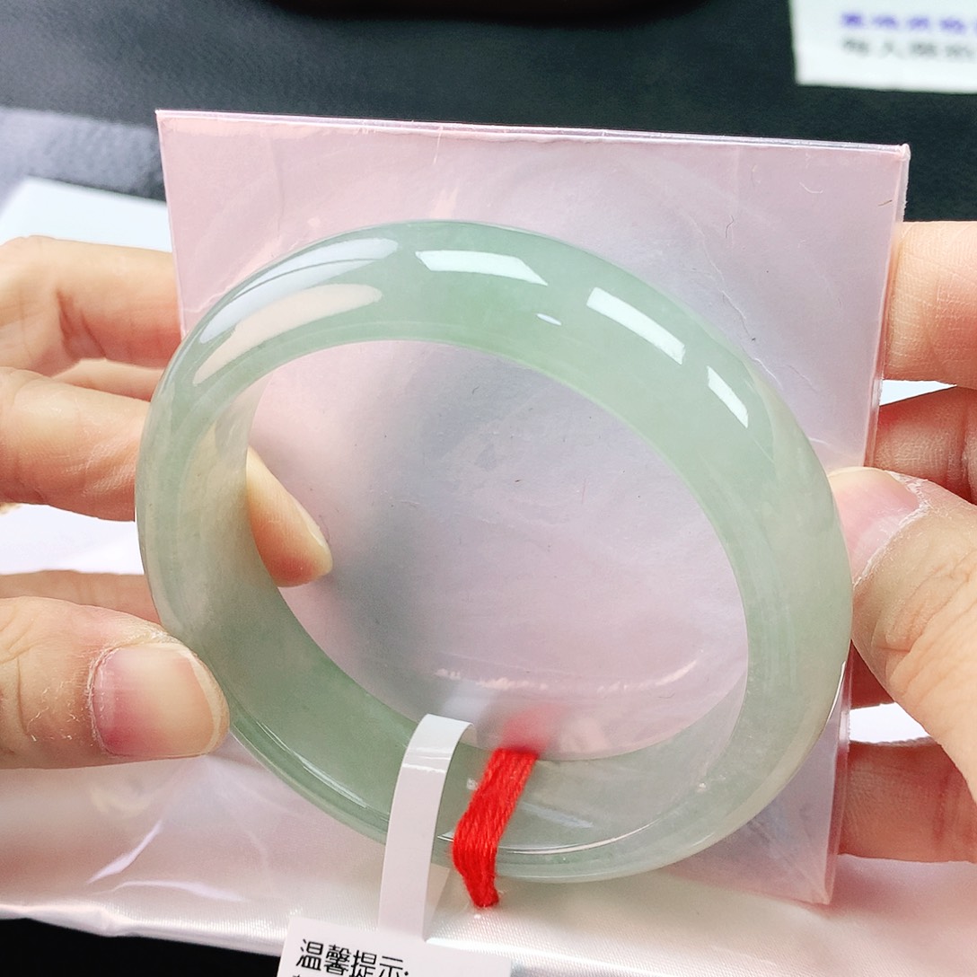 翡翠手镯未镶嵌58轮胎
