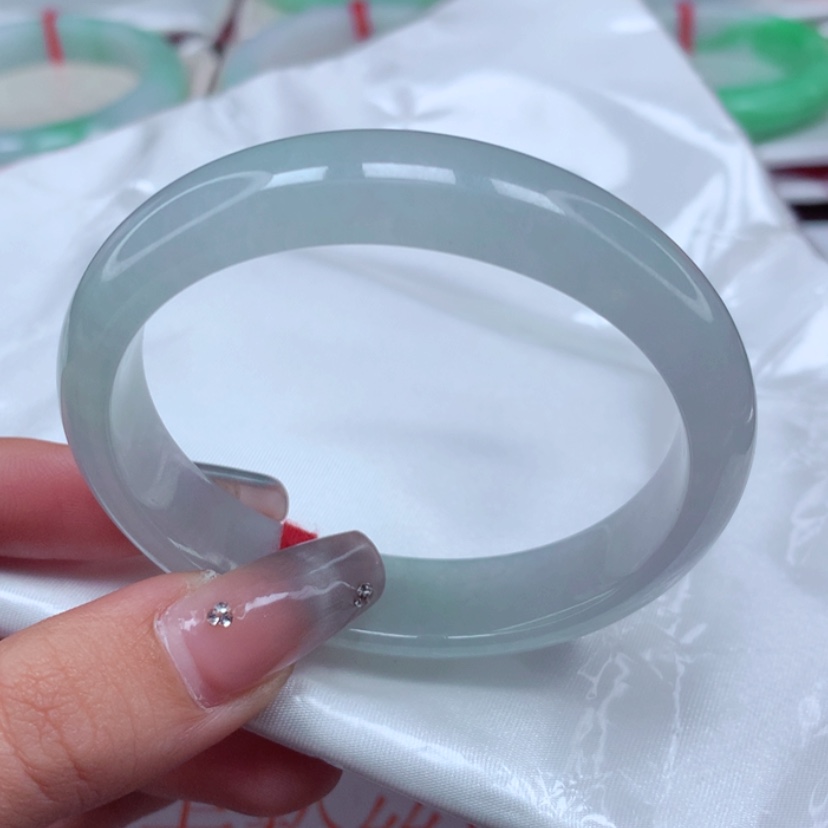 【闪购商品】翡翠手镯未镶嵌赫**勃53-54圈贵妃