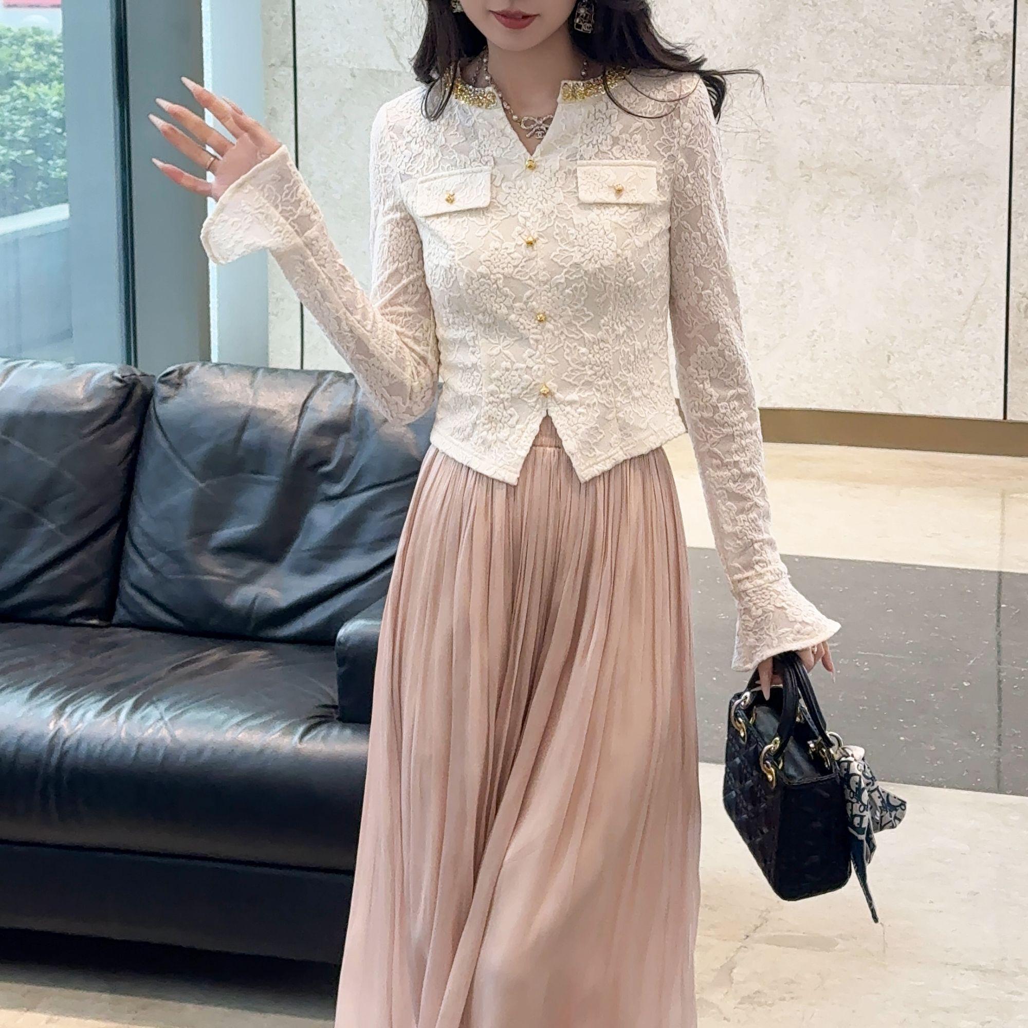 法式新款毛绒v领正肩长袖肌理感衬衣早春款修身不规则短上衣