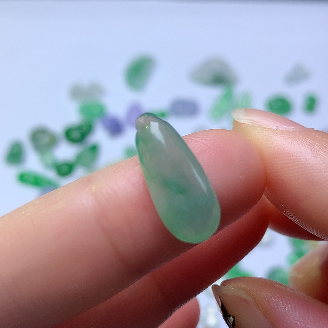 翡翠未镶嵌颈饰瓜