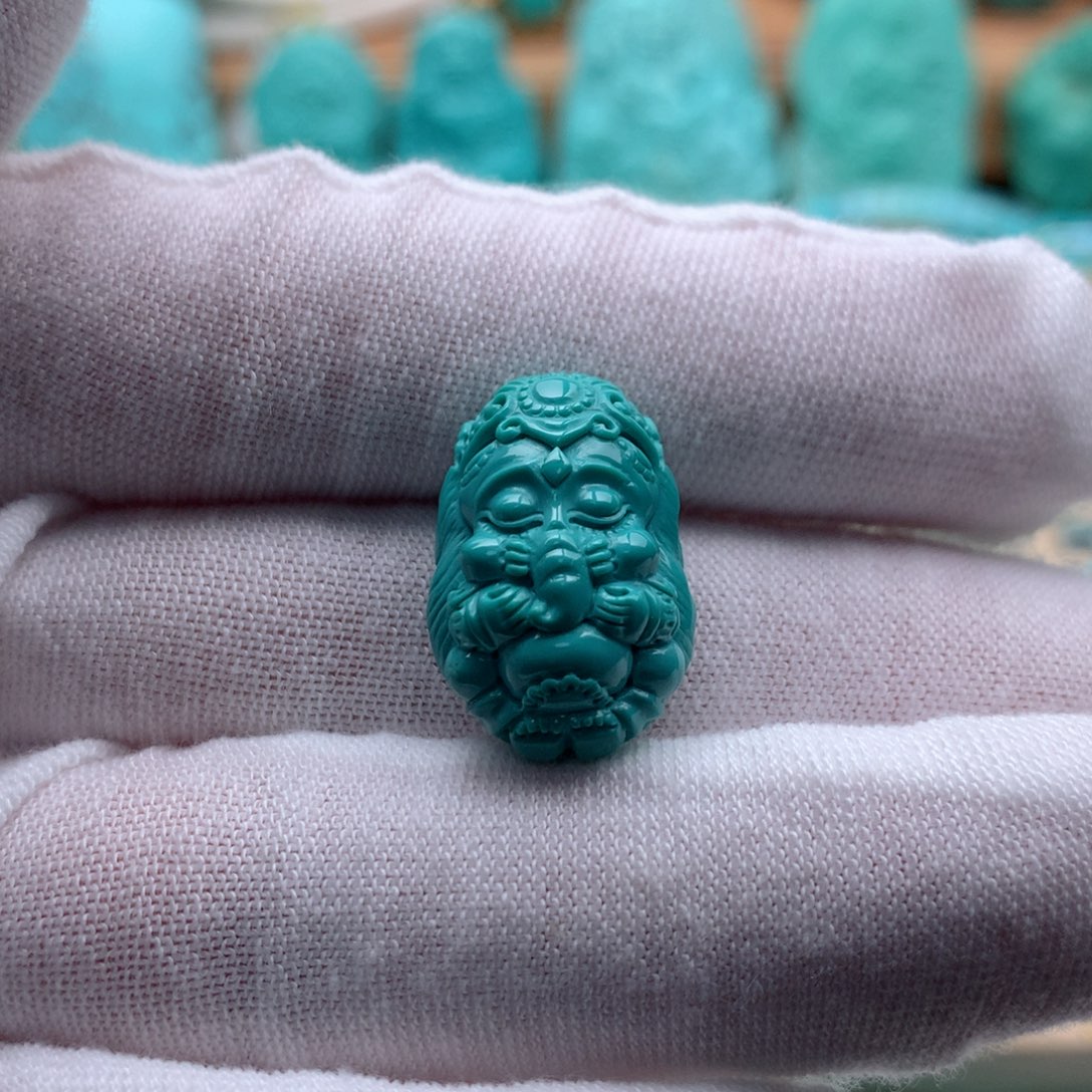 绿松石颈饰未镶嵌