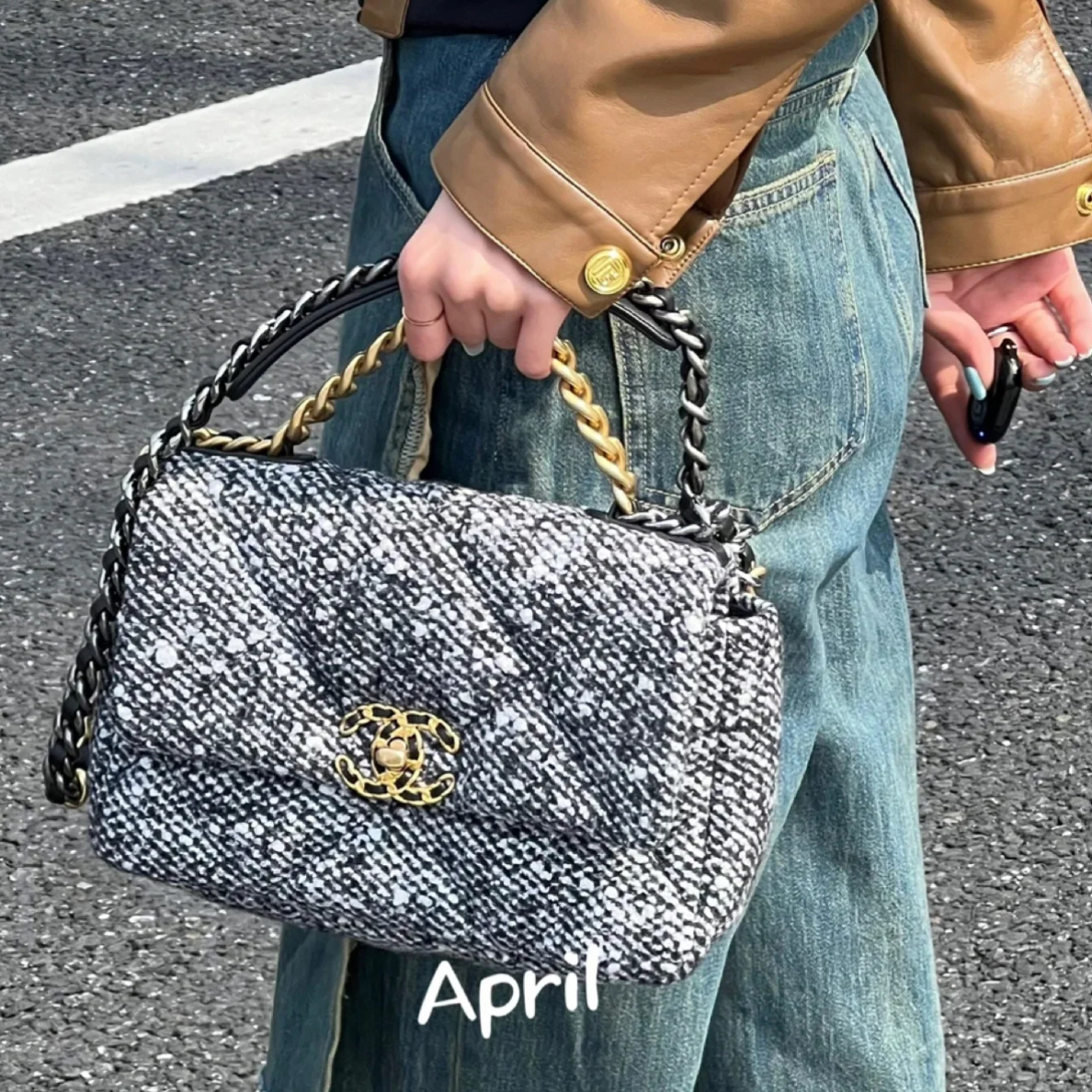 95新 Chanel/香奈儿 黑白毛呢19bag小号 21年芯片