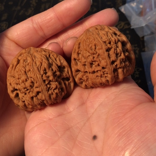 文玩核桃把件南疆石45mm
