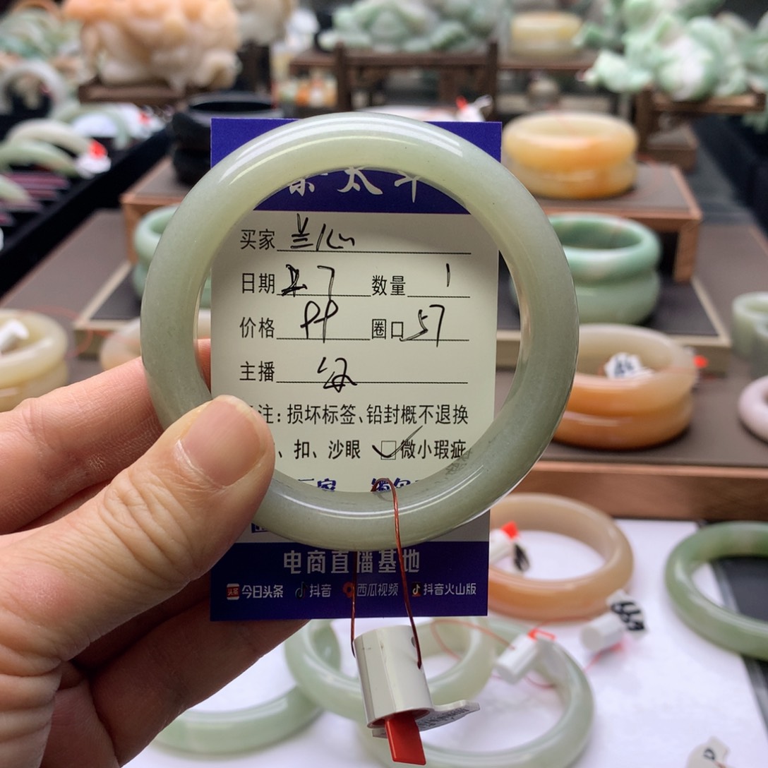 【闪购商品】石英质玉手镯未镶嵌兰*