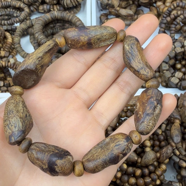 沉香手串村*人沉香绿奇楠树丁留疤15