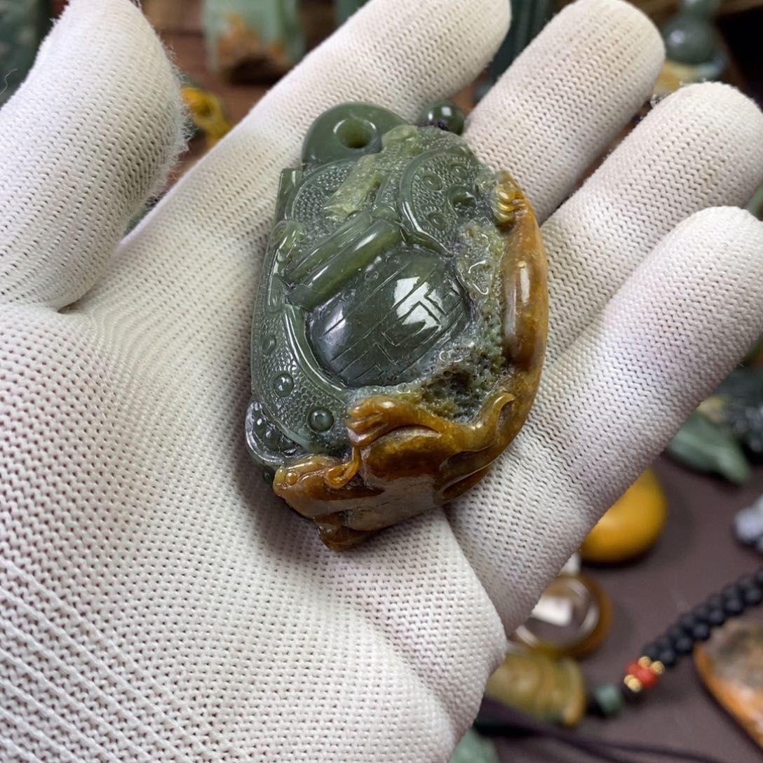 岫岩河磨玉（透闪石质玉）挂件未镶嵌