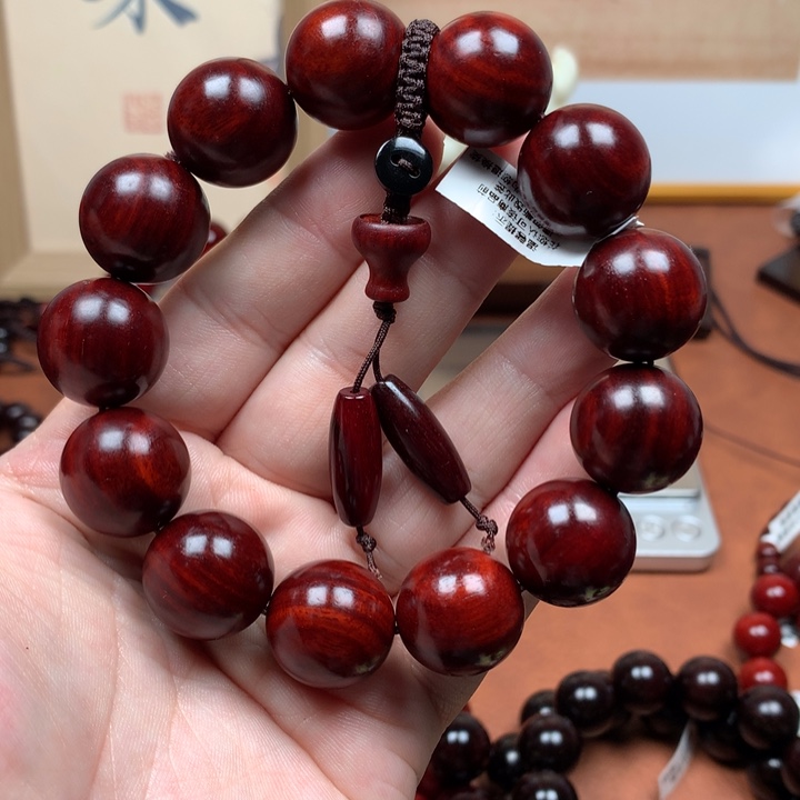 泽***龙檀香紫檀（小叶紫檀）