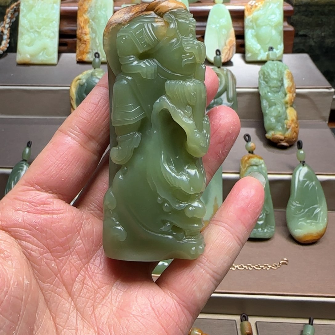 岫岩河磨玉（透闪石质玉）手把件未镶嵌不**、