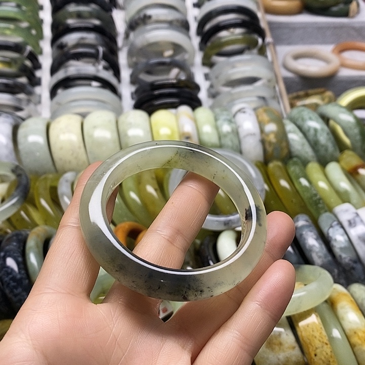 蛇纹石玉未镶嵌手镯