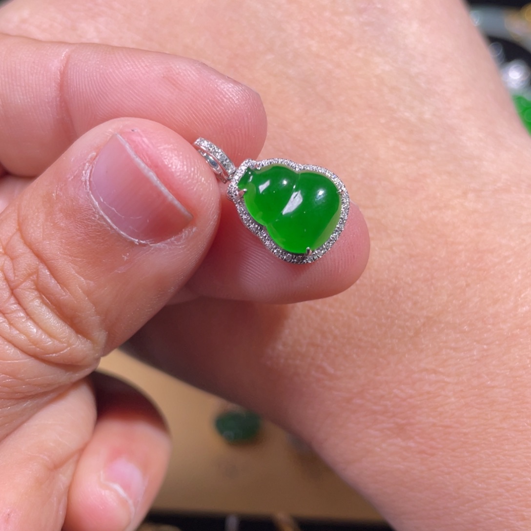 翡翠颈饰18K金镶嵌翡翠