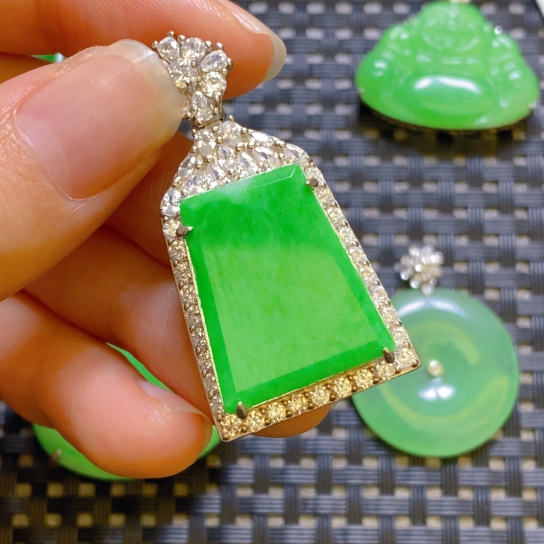 翡翠颈饰银S925镶嵌吊坠