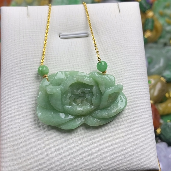 翡翠未镶嵌吊坠(赠链)