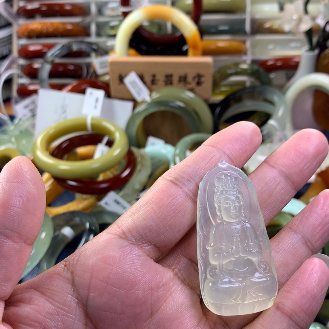 蛇纹石玉颈饰未镶嵌