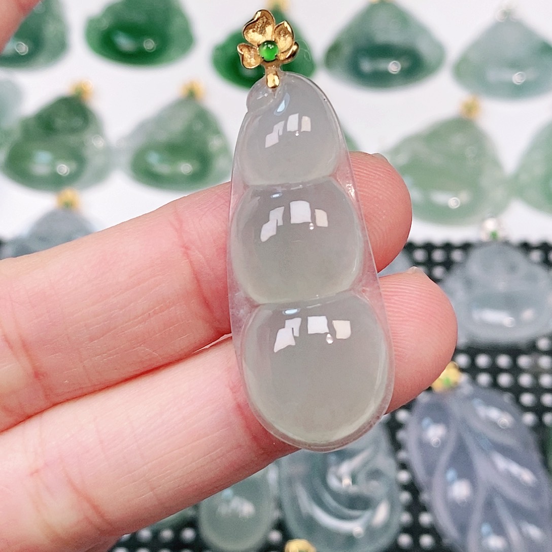 翡翠18K金镶嵌颈饰