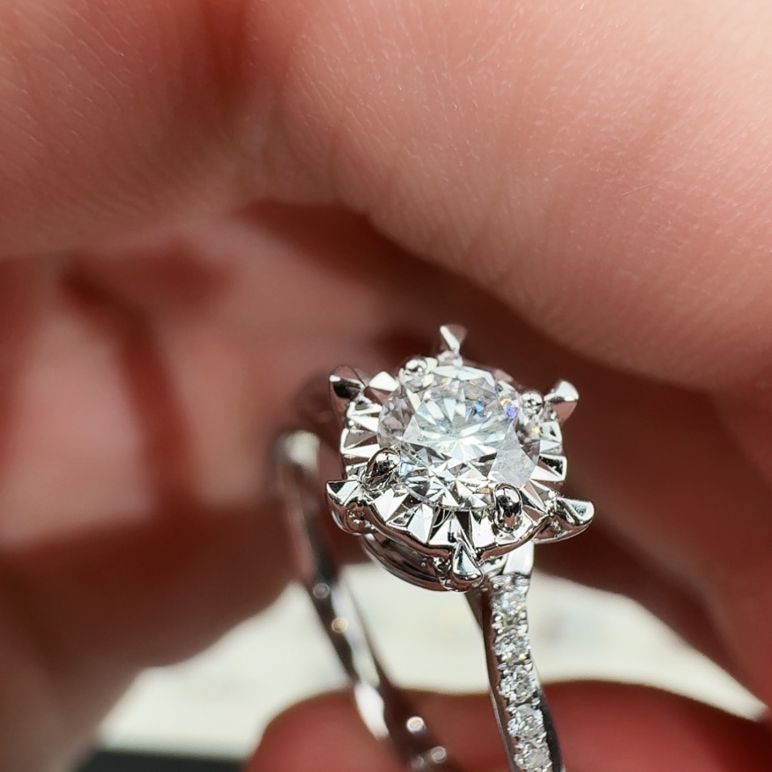 钻石戒指/指环18K金镶嵌K白戒指2.96g