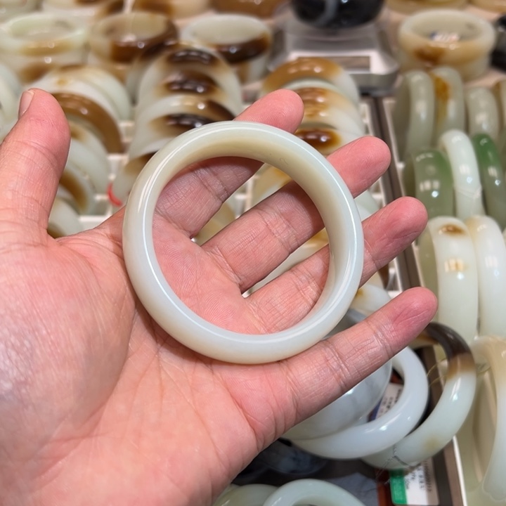 和田玉（糖玉）手镯未镶嵌