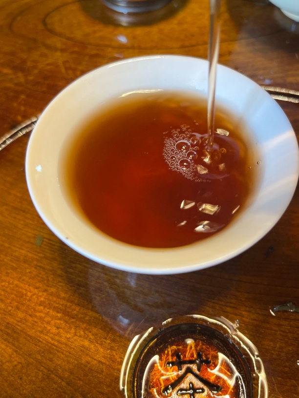 春古树熟茶、源料来自800米海拔焦糖香香甜丝滑米汤感水寒香枣香