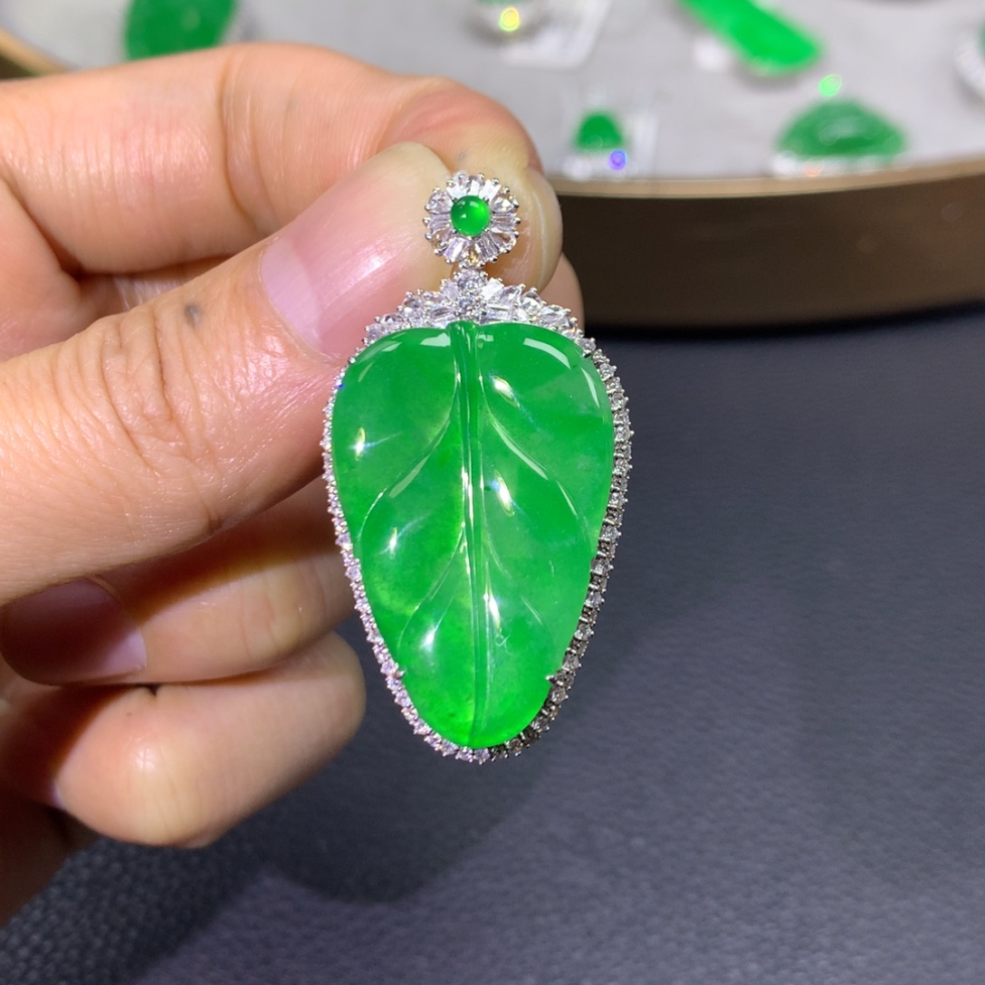 翡翠颈饰18K金镶嵌翡翠