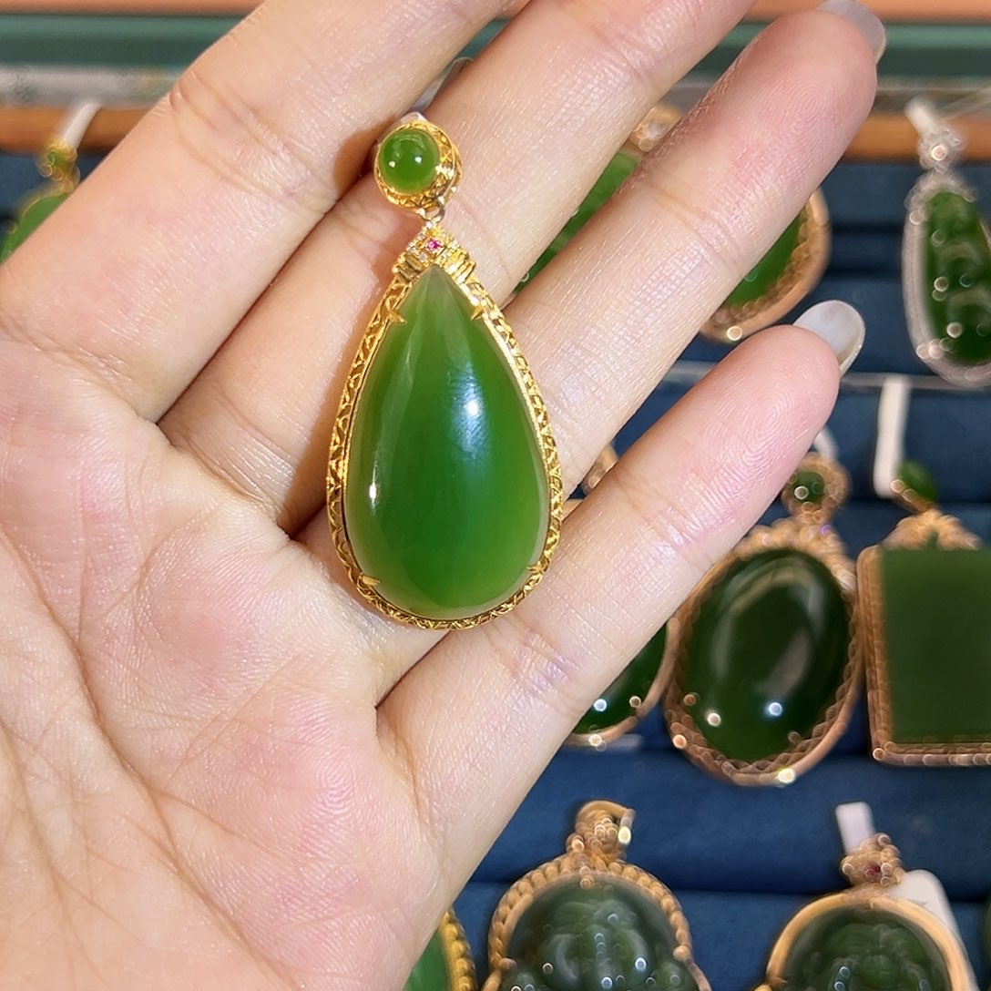 和田玉（碧玉）18K金镶嵌吊坠(不含链)冰底阳绿水滴30