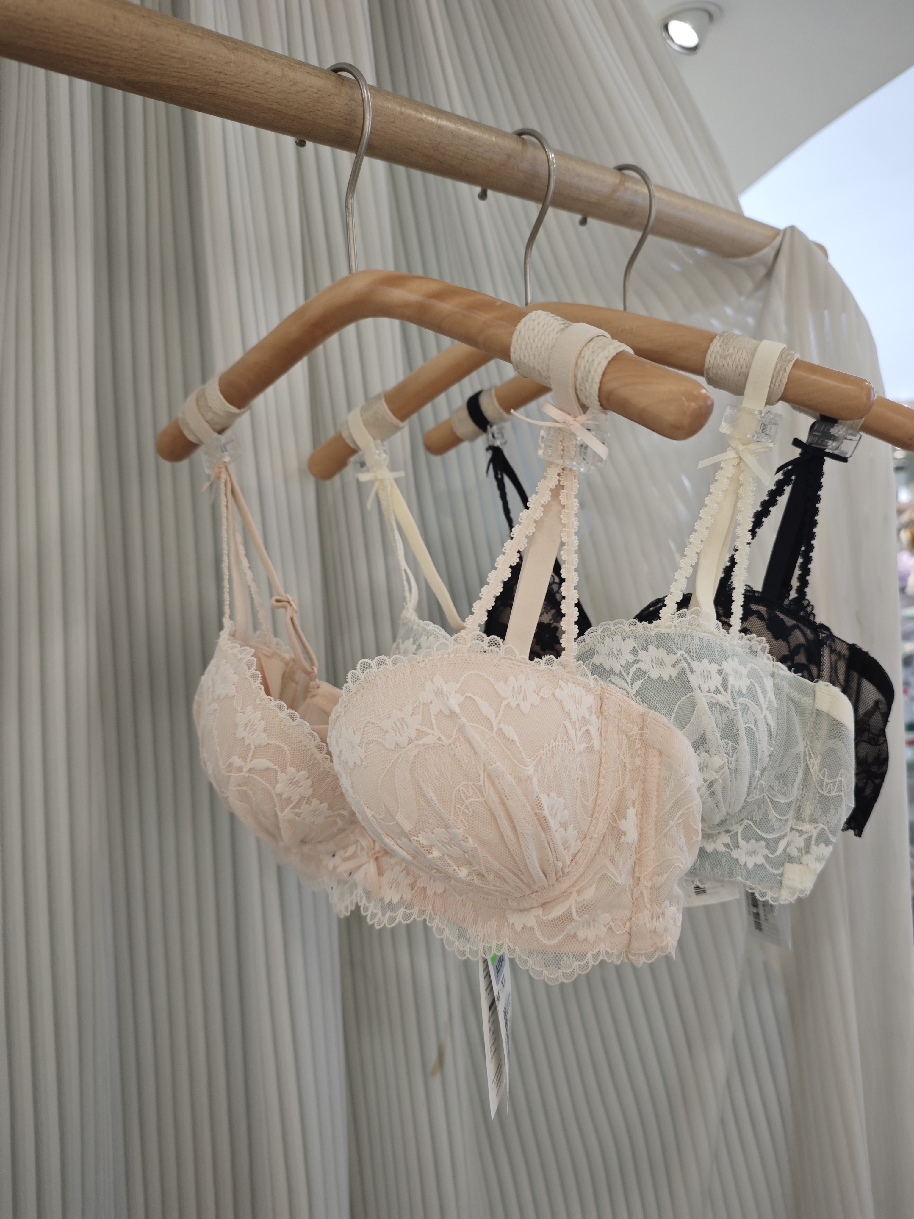 小胸聚拢性感蕾丝薄款无钢圈内衣套装舒适上托胸罩