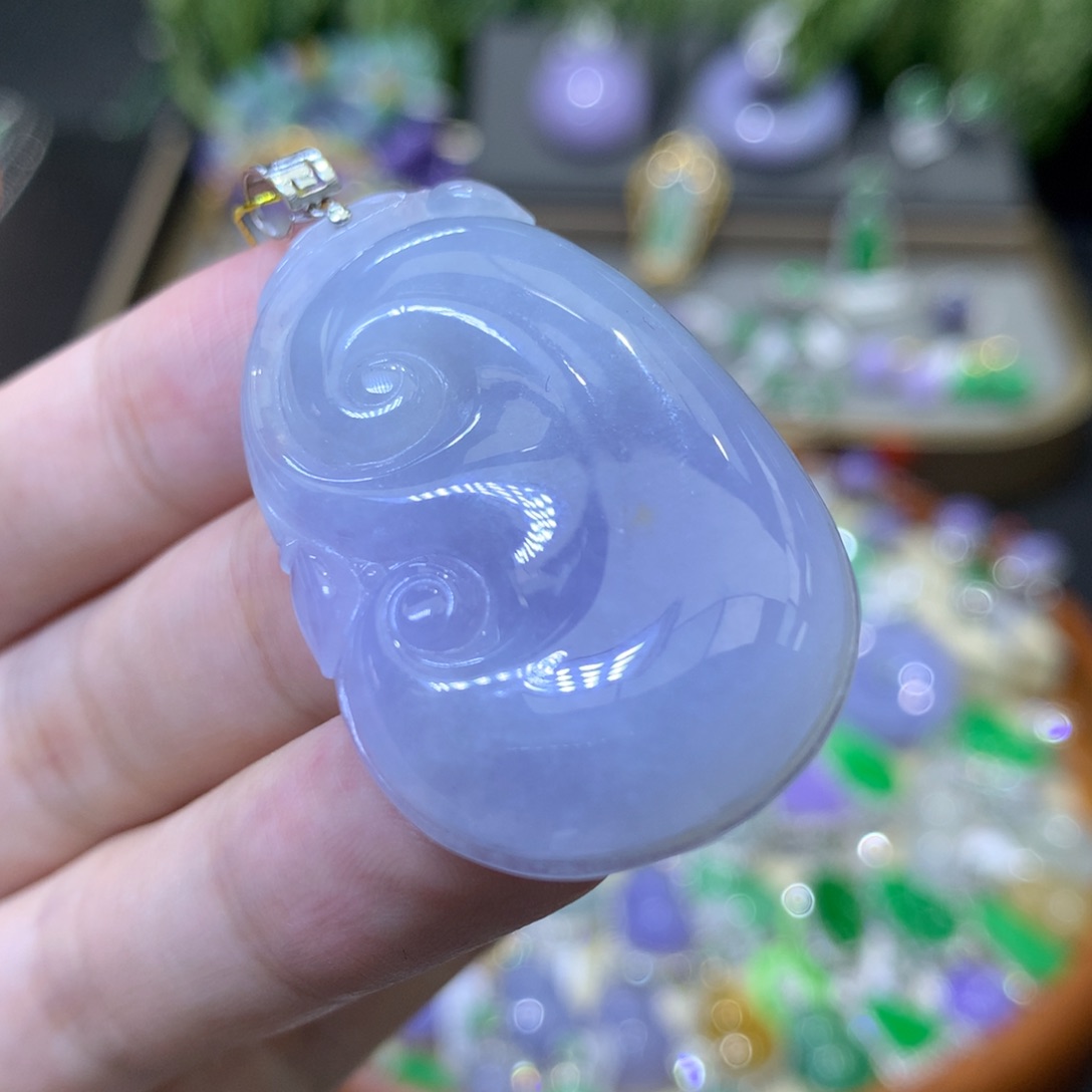 颈饰18K金镶嵌翡翠