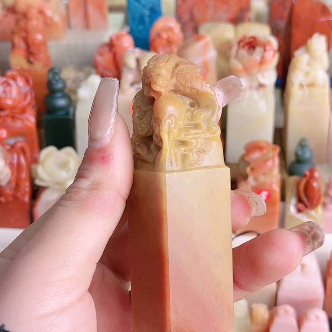 寿山石印石龙戏珠