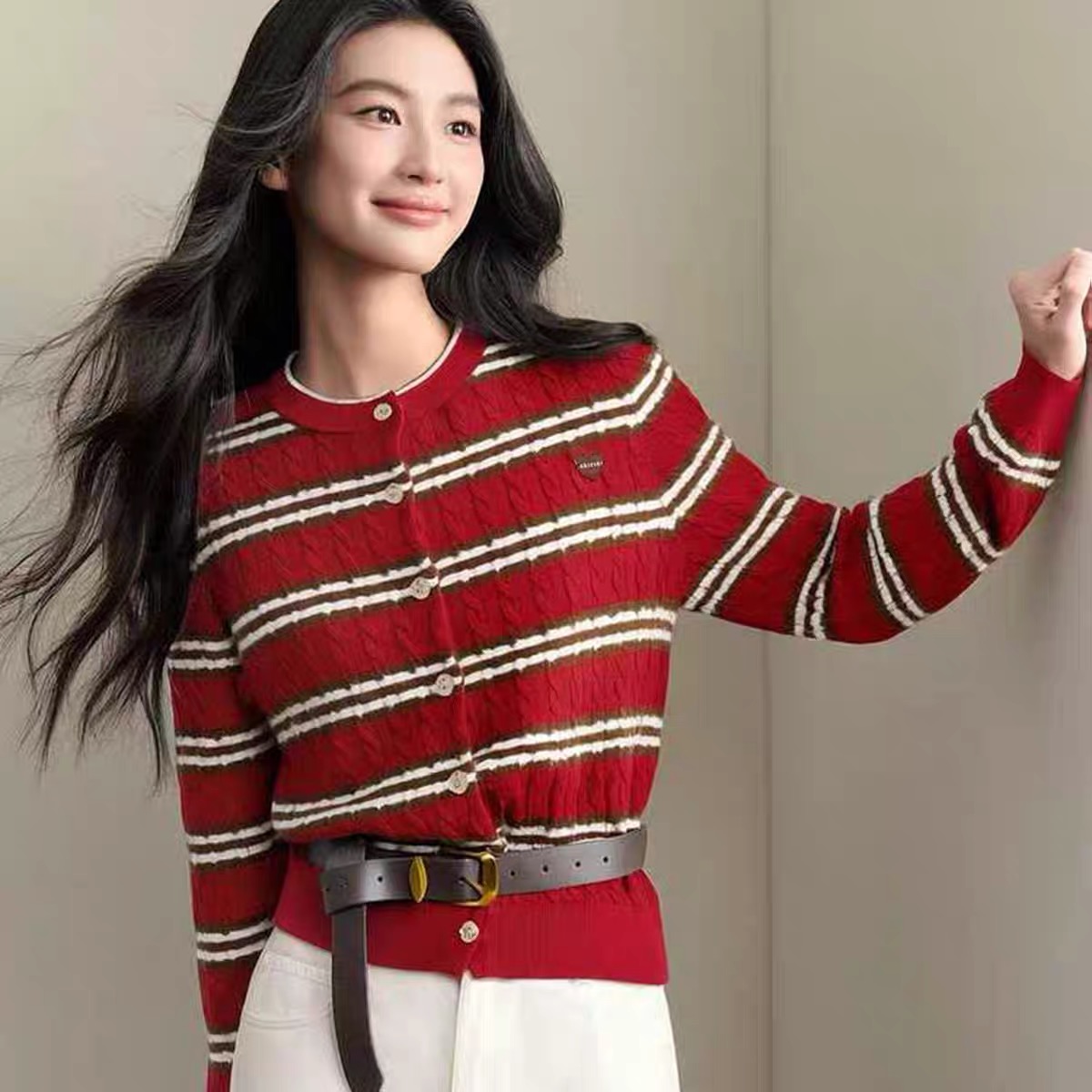 商场同款2025冬季新款百搭显瘦红色条纹圆领针织开衫毛衣女1401