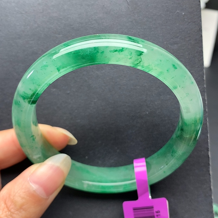 徐***红石英质玉未镶嵌手镯