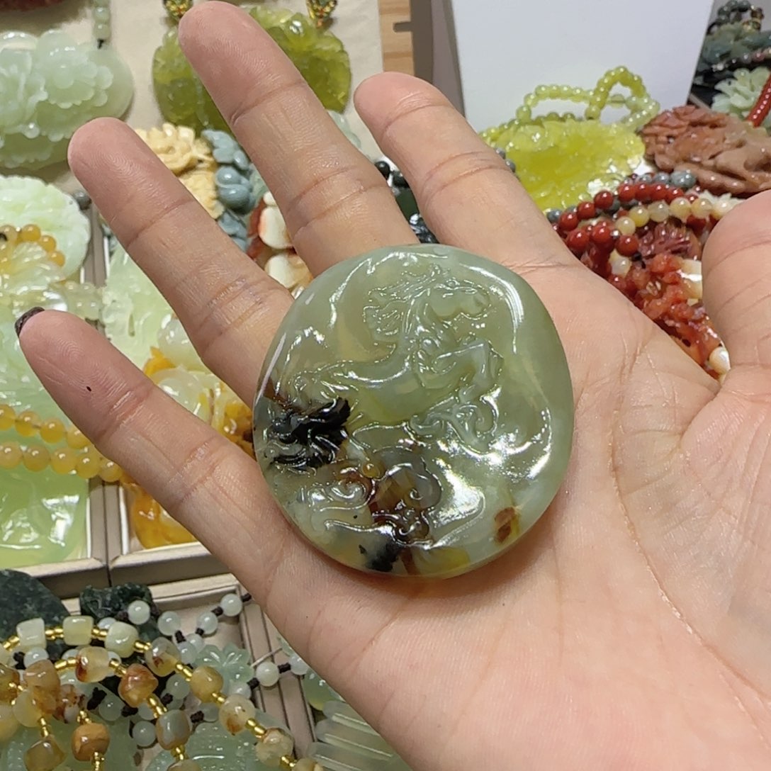 未镶嵌蛇纹石玉吊坠君*