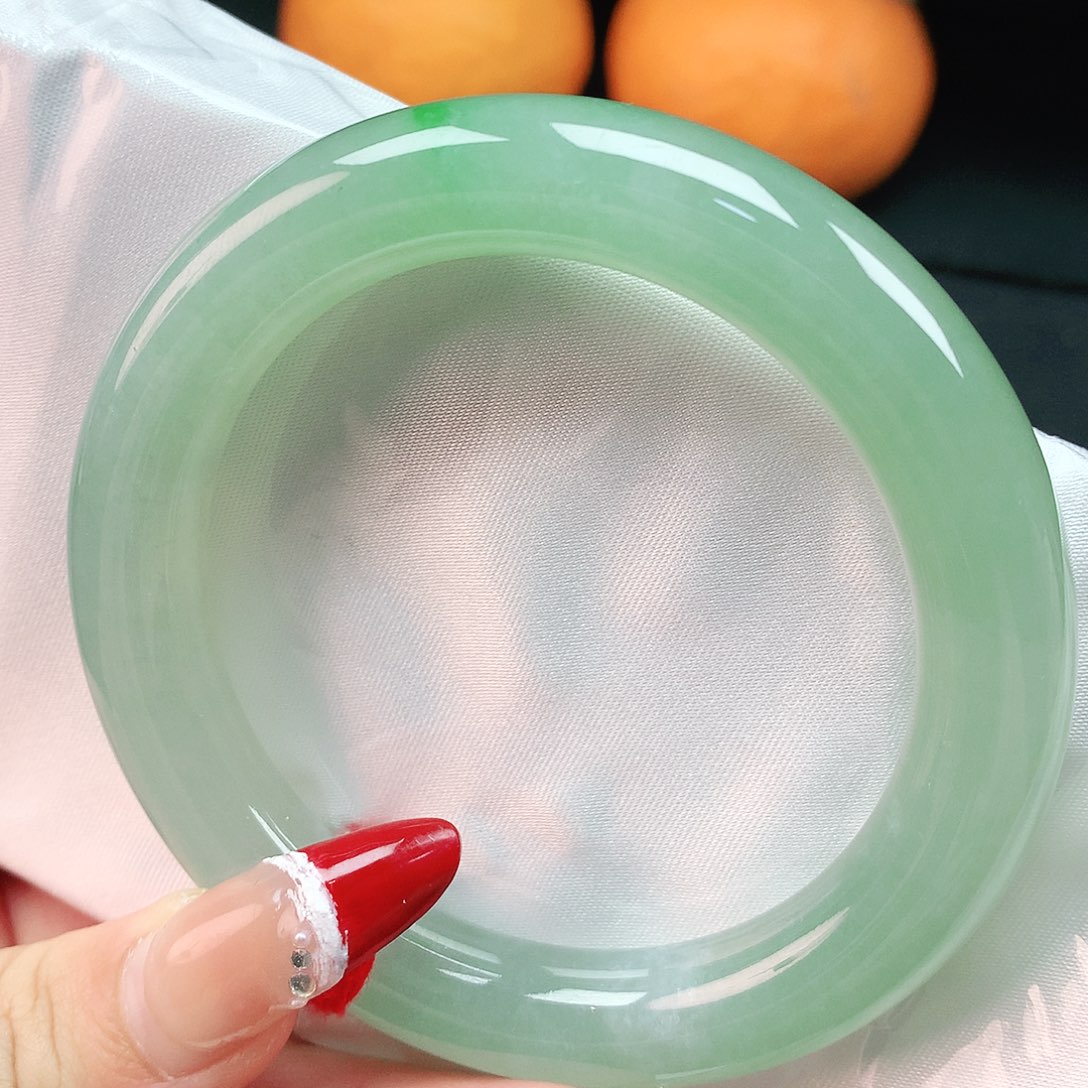 翡翠手镯未镶嵌56圈