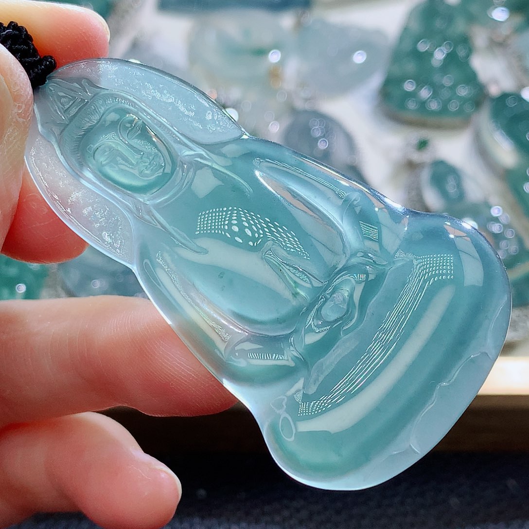 翡翠挂件未镶嵌翡翠