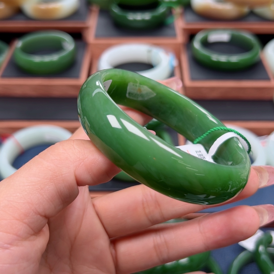 未镶嵌手镯和田玉（碧玉）