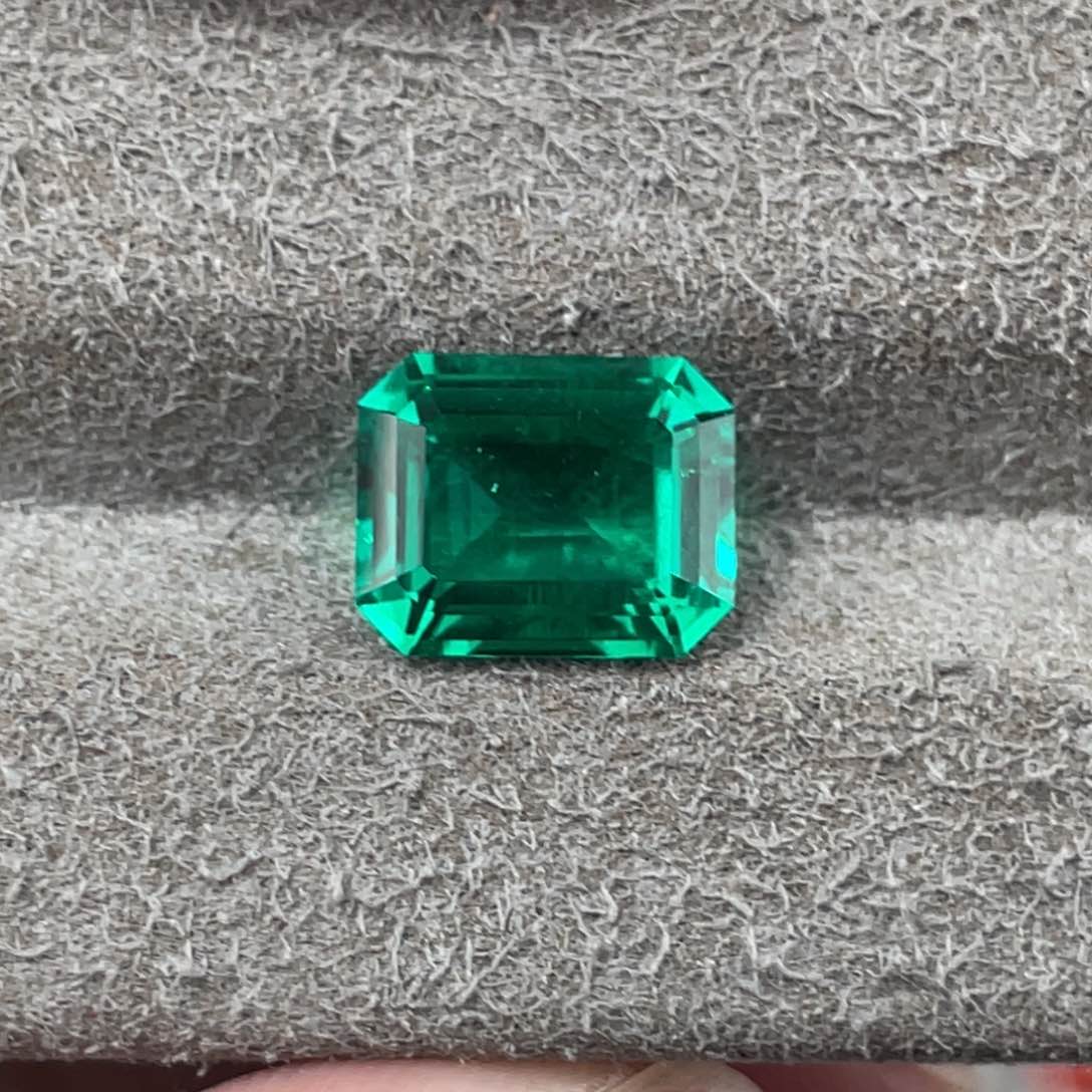 合成（培育） 祖母绿裸石未镶嵌燕****轩2.86克拉