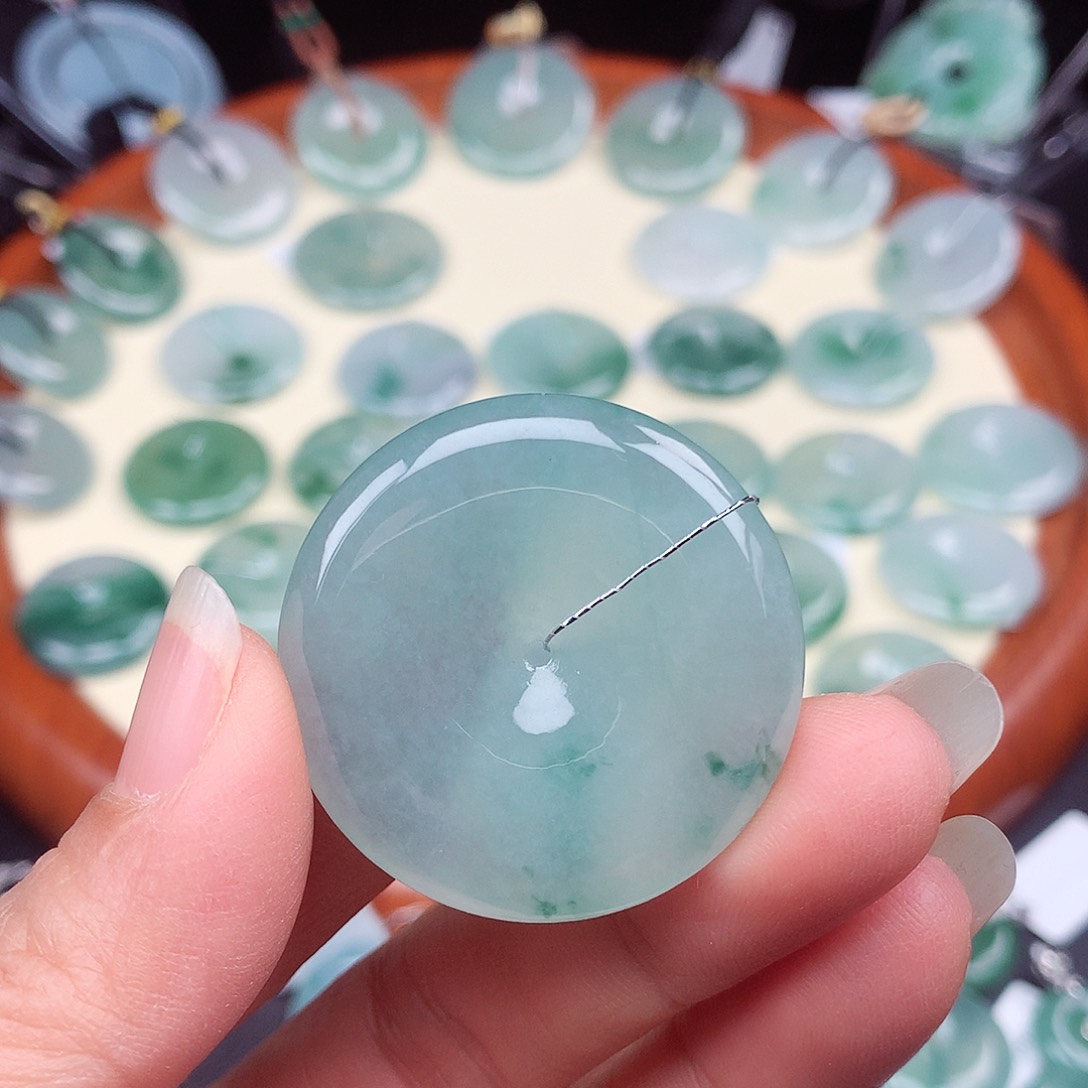 翡翠颈饰未镶嵌吊坠