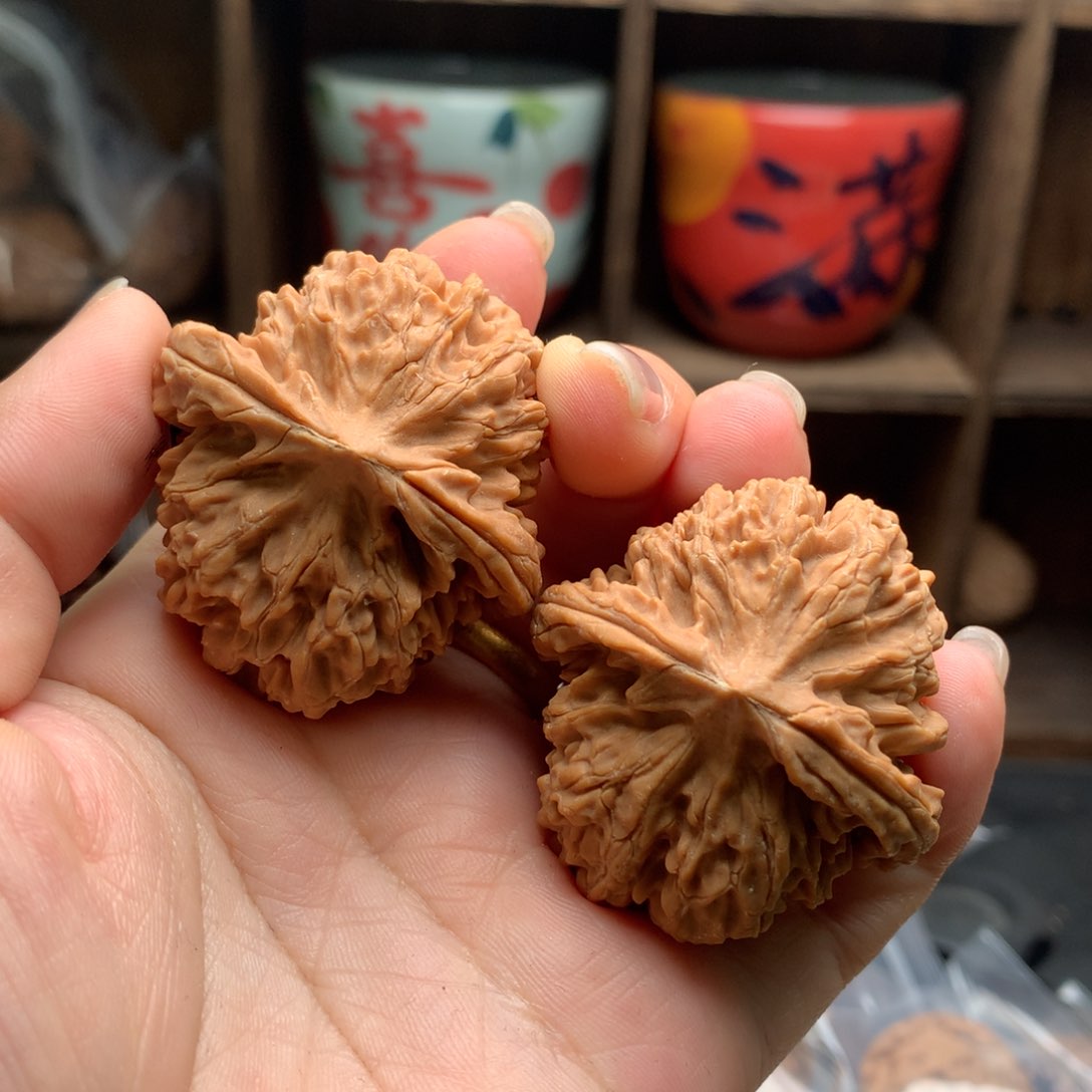 文玩核桃把件独*皇冠