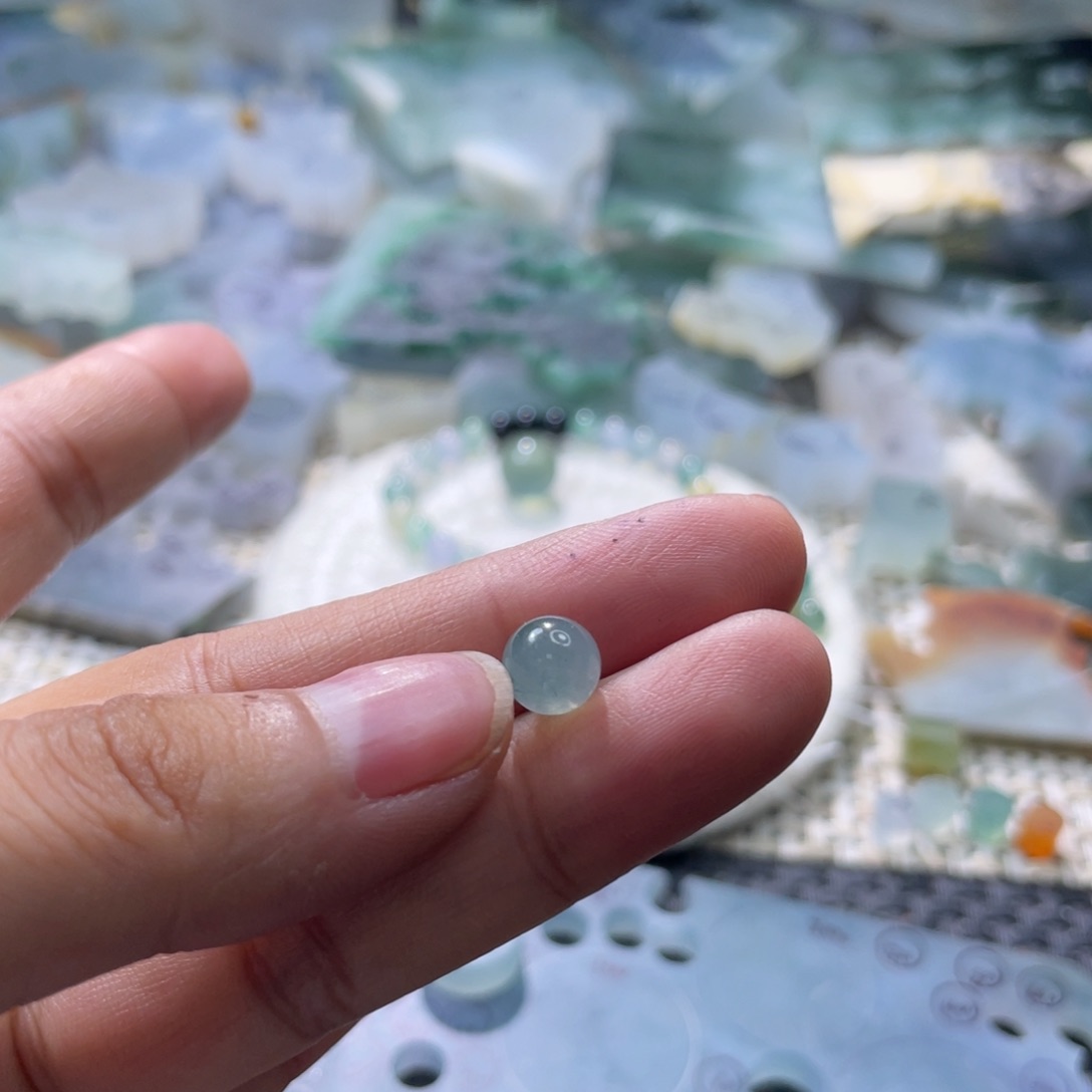 定制翡翠未镶嵌肖*子珠子