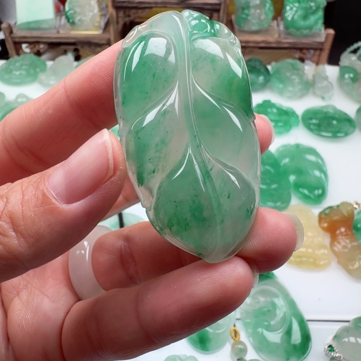 颈饰未镶嵌石英质玉