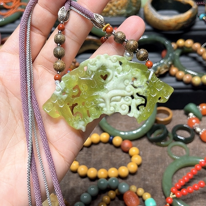 蛇纹石玉吊坠未镶嵌