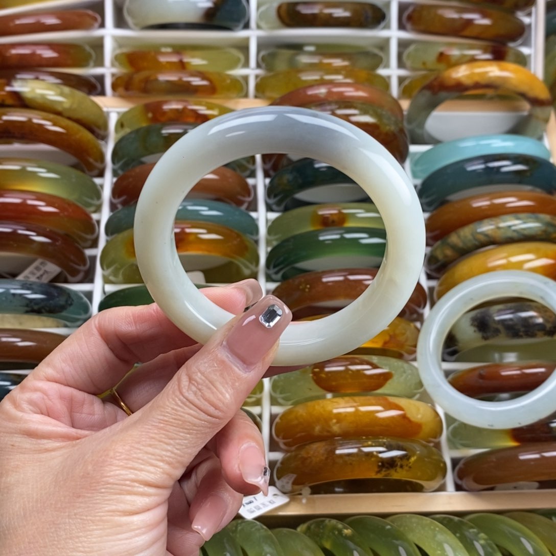 未镶嵌蛇纹石玉手镯卿**贝